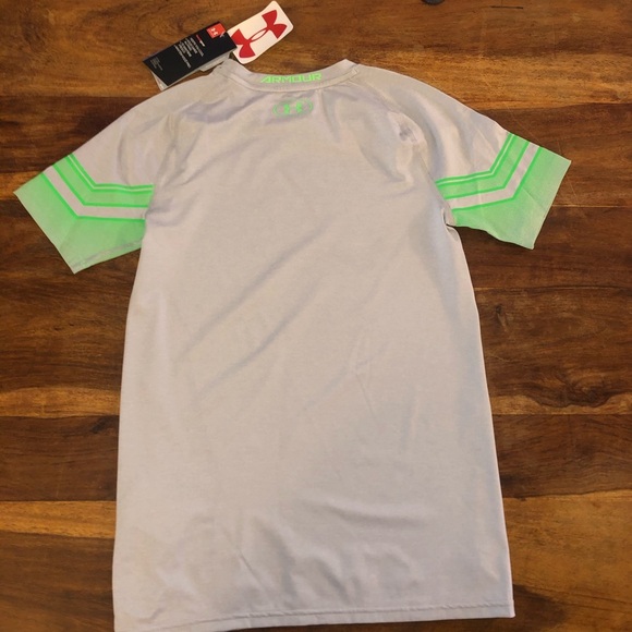 Under Armour Tee - Picture 4 of 5